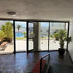 Sunny 3bed In The With The Ocean View On The 1st Coastline Апартаменти