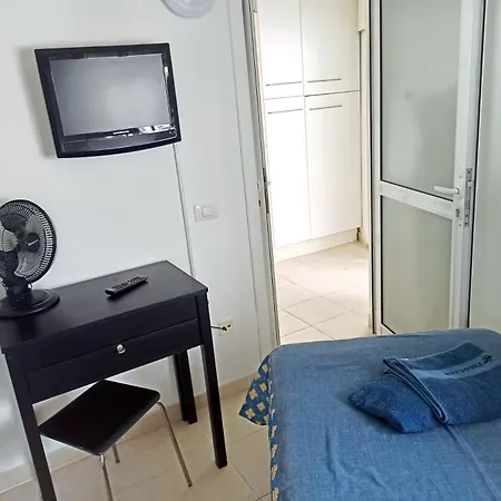Sunny 3bed In The With The Ocean View On The 1st Coastline شقة *